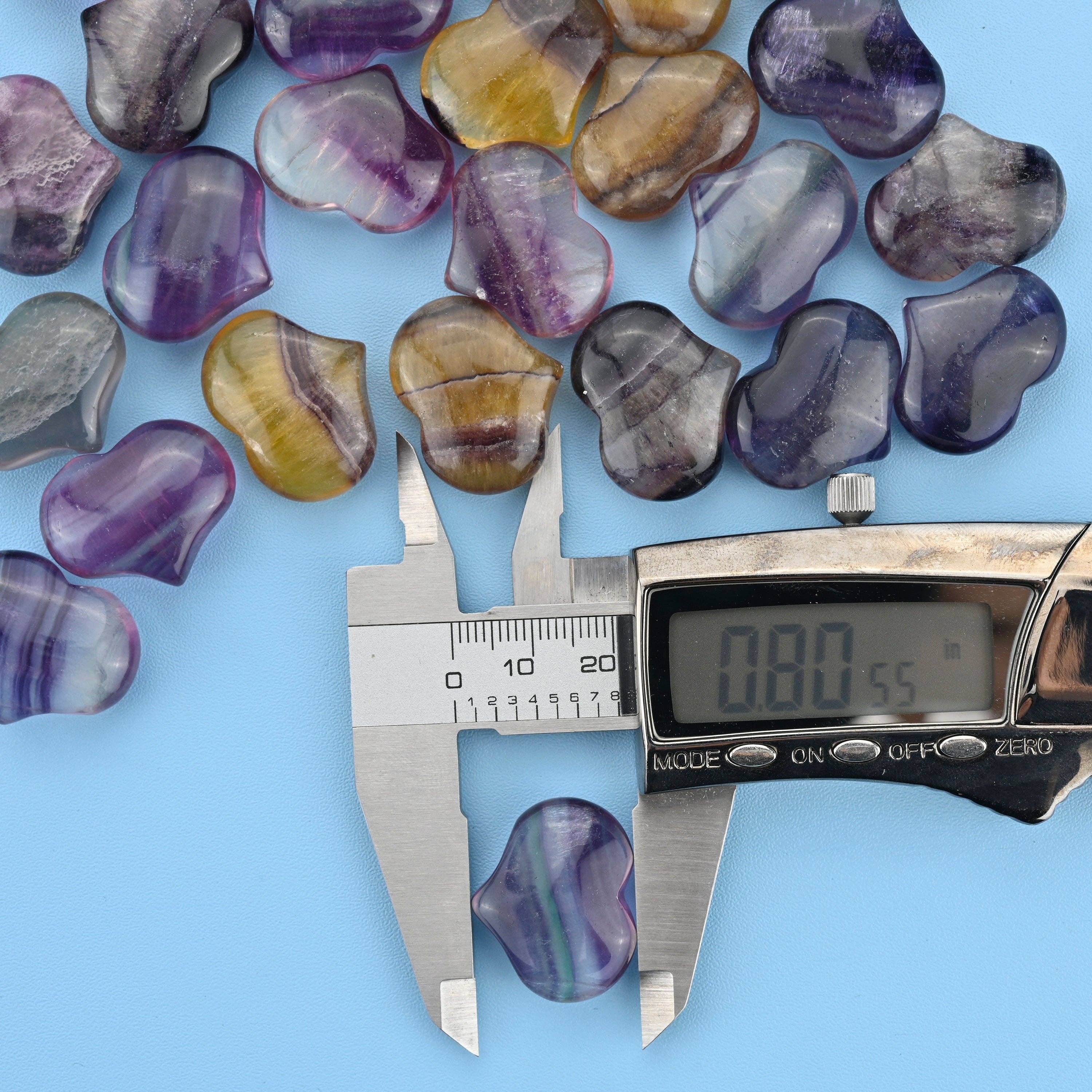 ilovebeadsusa - Vente Pierre et cristal de spiritualité - Pierre précieuse en forme de cœur gonflé sculptée en fluorite naturelle de 25 x 20 mm6