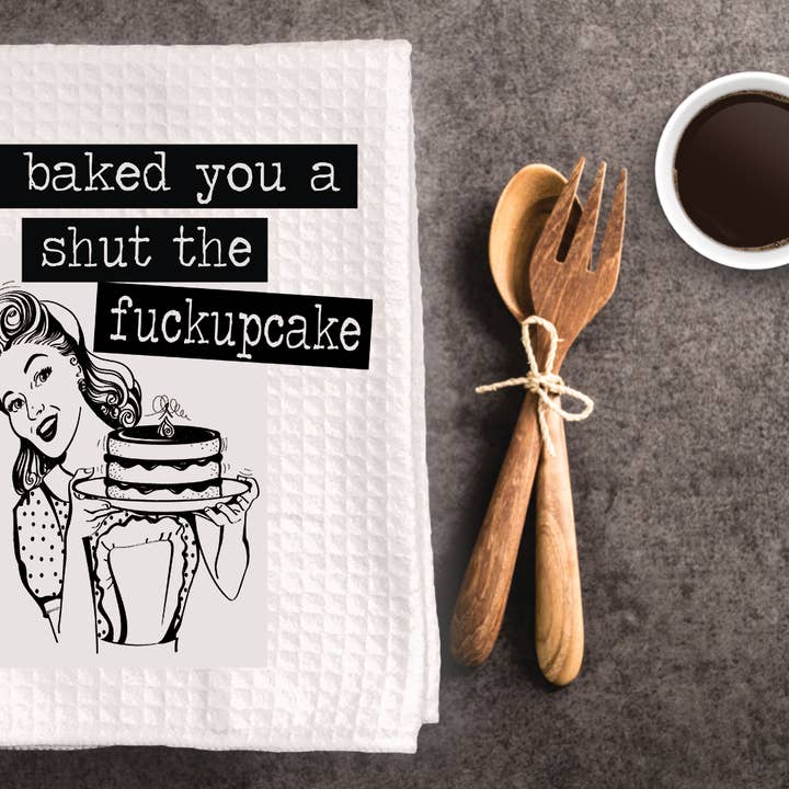 Rolig kökshandduk ”Jag bakade dig och stäng fuckupcake” för wholesale av Cleverish Co