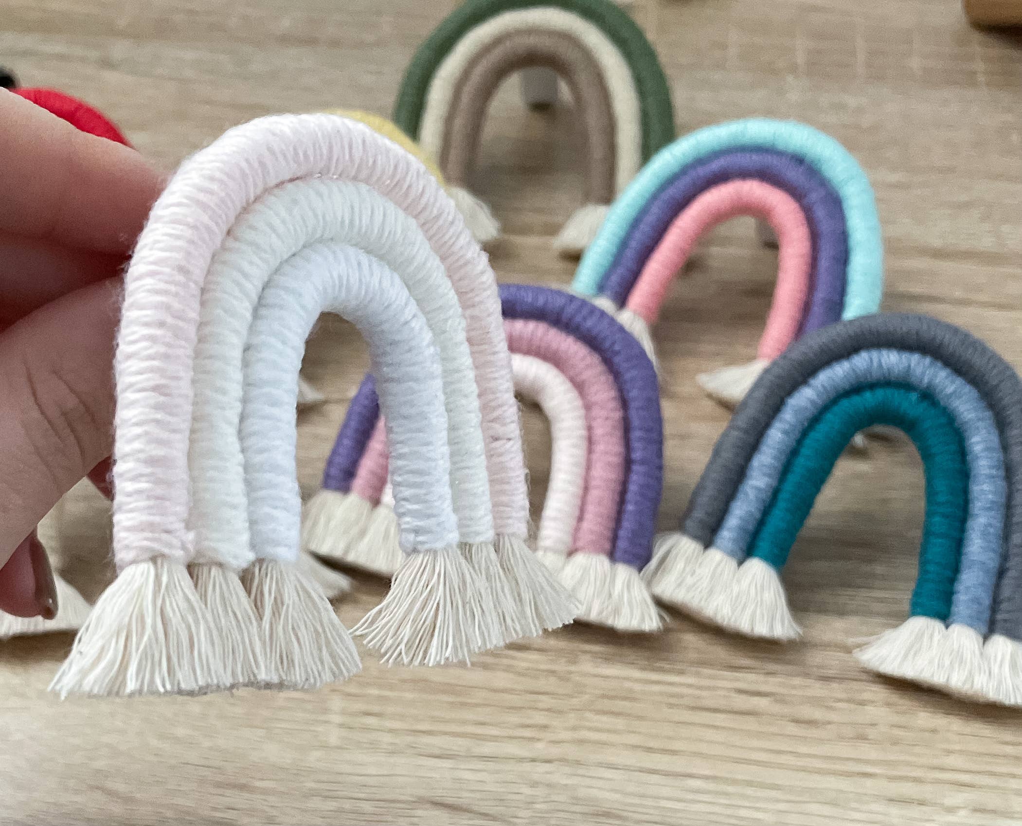 Knotty Mama Studios – Amuleto decorativo para carro – Unissexo por atacado – Clipe de ventilação do carro arco-íris3