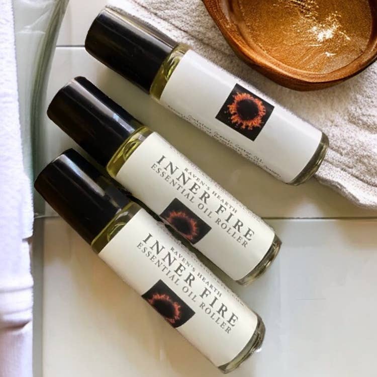 Raven’s Hearth - Vente Roll-on aux huiles essentielles - Rouleau d'Huile de Feu Intérieur | Aromathérapie | Cadeau Neutre en Genre1