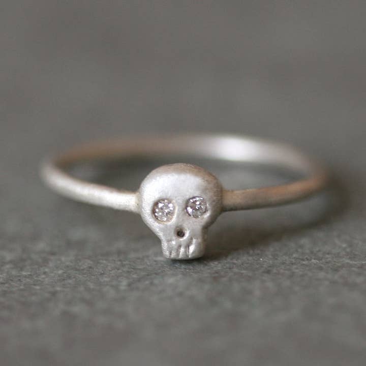 Baby Skull Ring i Sterling sølv med diamanter for engroshandel hos Michelle Chang