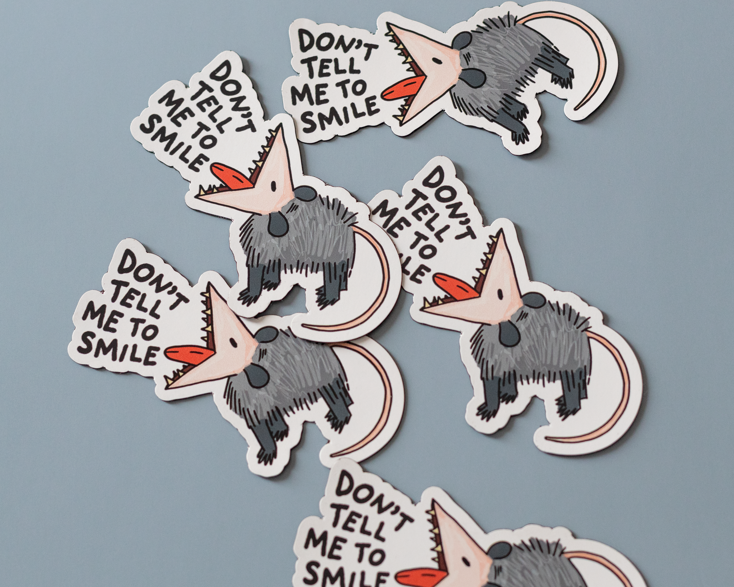 RippleSplash Studio - Vendita all'ingrosso Adesivo - Non dirmi di sorridere Adesivo in vinile Opossum1