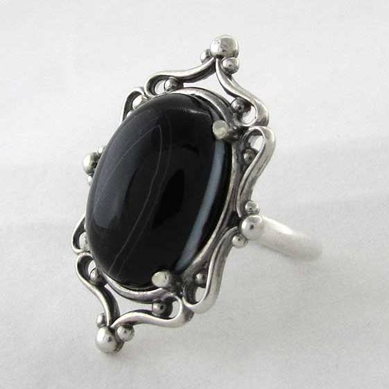 Bague camée en agate noire pour la vente par The ExCB