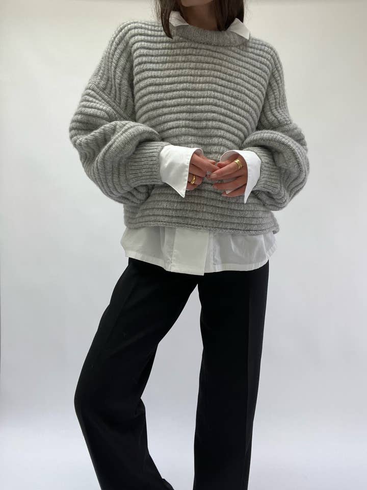 Na Nin – Engroshandel Pullover - Dame – Romy strikket alpaka-ballonærmet sweater