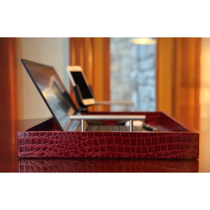 One Preevay Luxury Home Furniture & Decor – Engroshandel Skrivebordsindretning – Professionel bærbar arbejdsstation med dobbelte adgangsport og premium rød præget læder – slidstærk og let10