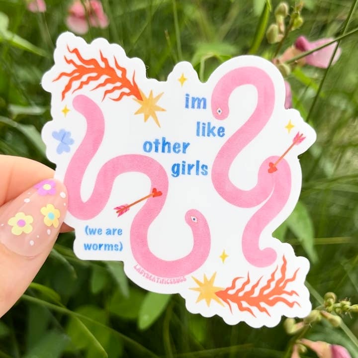 Divertida pegatina feminista «Soy como otras chicas, somos gusanos» para venta al por mayor de LadyBeatificsBugs