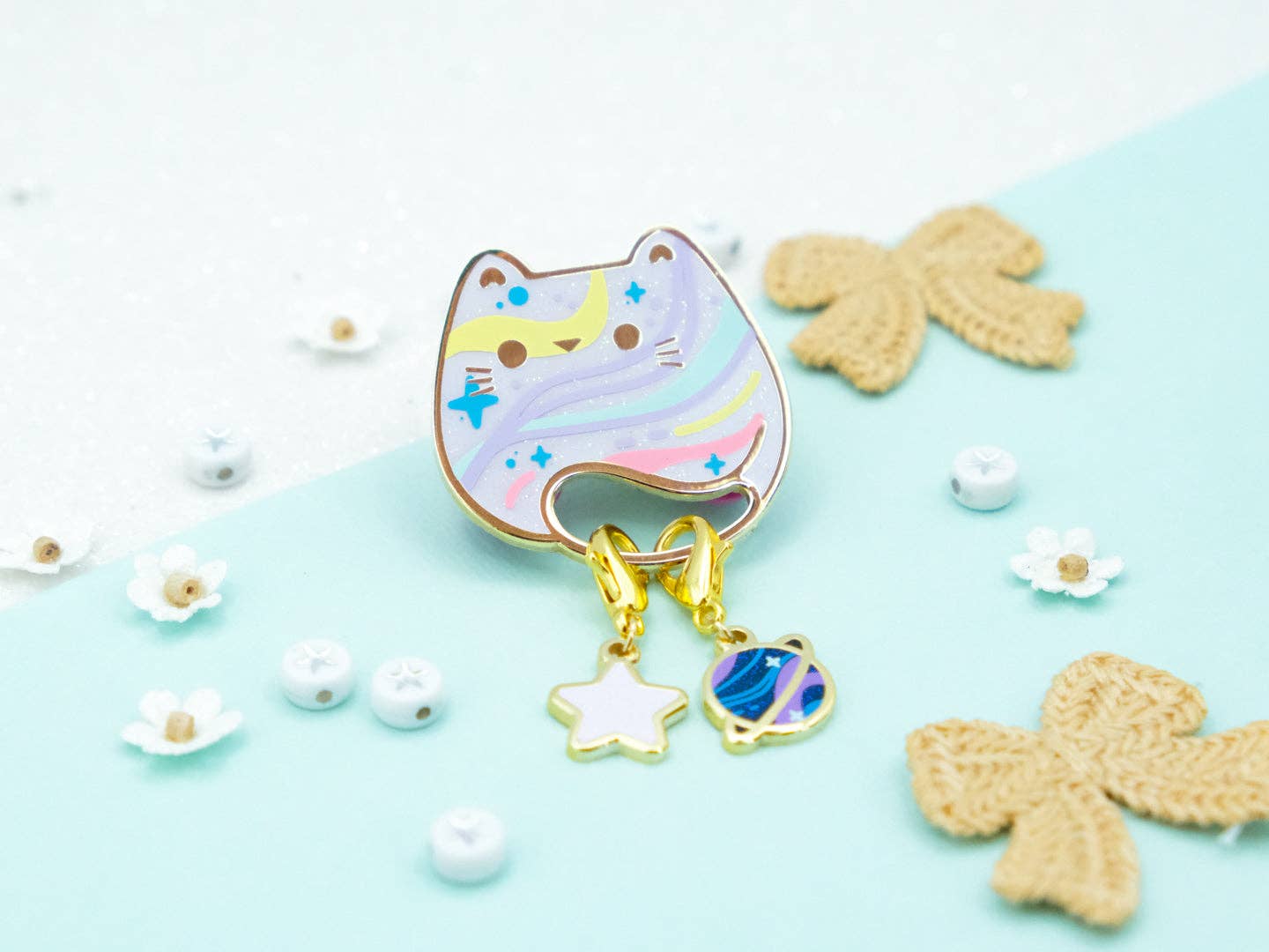 Sparkles in the Wild - Wholesale Lapel Pin/Button - Épingles Chat Rêveur - Collection Charmante5