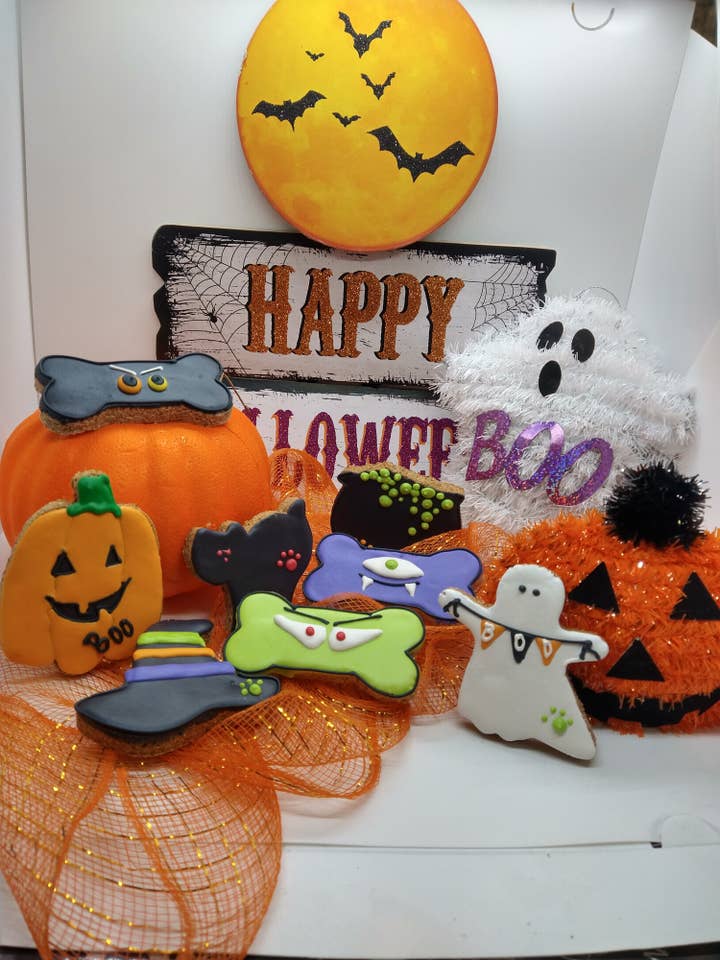 Halloween Mix dog treats for wholesale by SmittyMitts