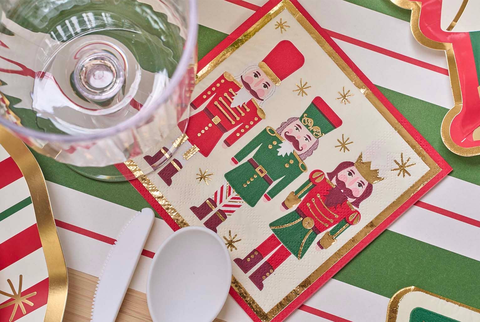 Sophistiplate – Großhandel Käsebrett – 24,77 cm x 20,32 cm Brett-Geschenkset: Nussknacker Weihnachten1