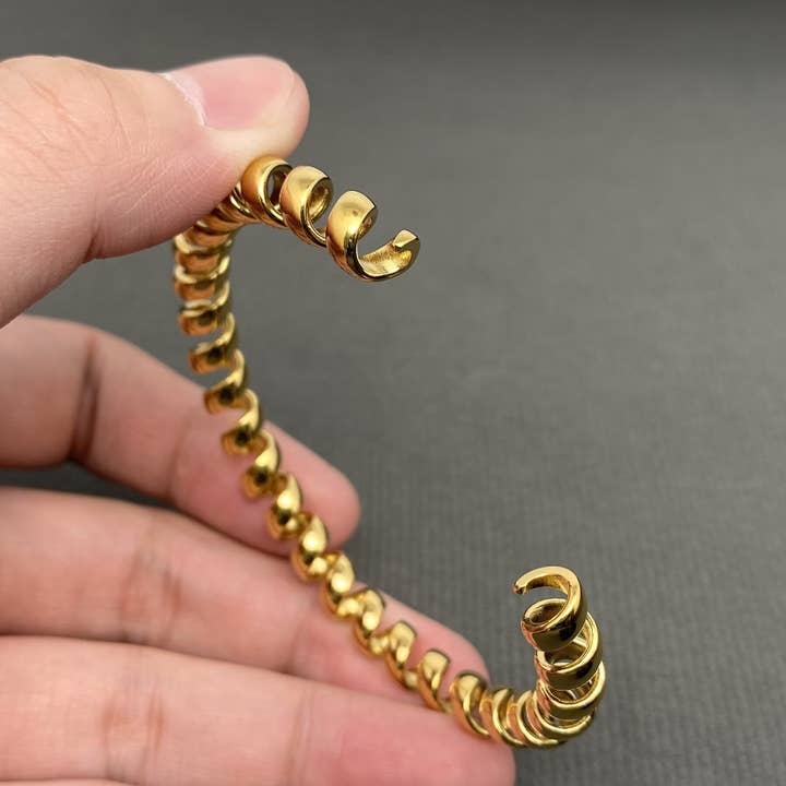 Mio Queena - Wholesale Cuff Bracelet - Telephone Line Design 18K S.Steel Adjustable Cuff - FGS2