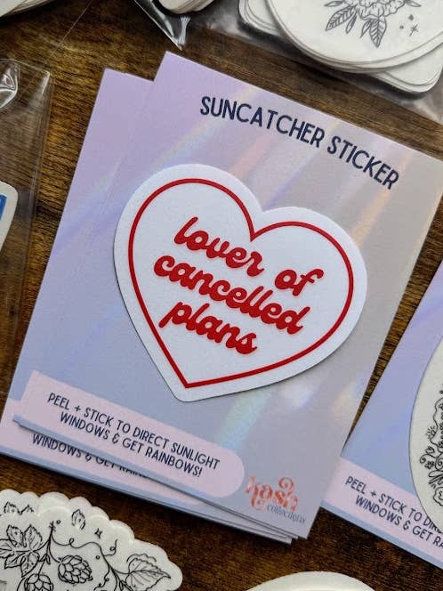 Suncatcher-Aufkleber „Lover of Cancelled Plans“ für den Großhandel von kash co studio