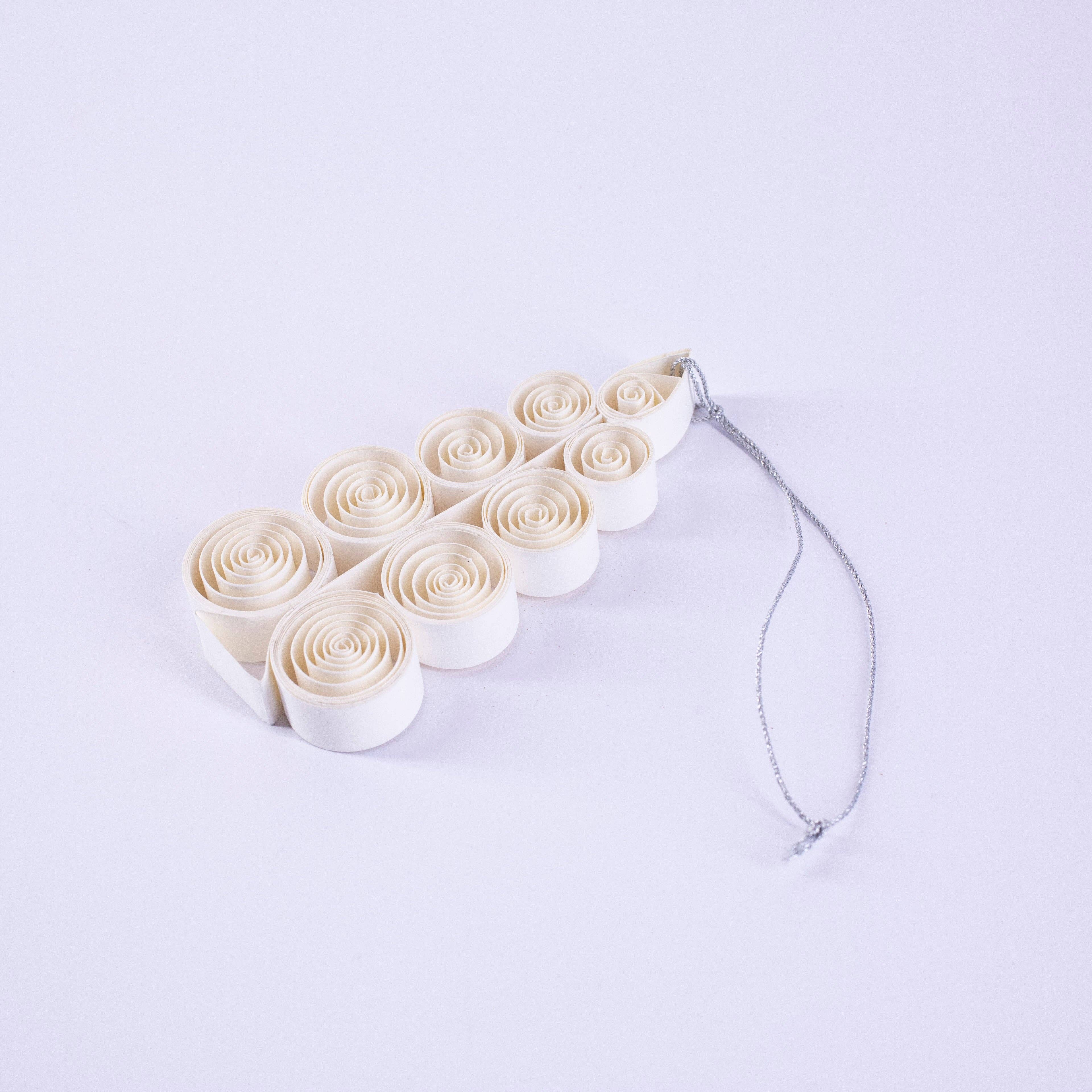 Artschatz LLC – Großhandel Verzierung – Quilling-Weihnachtsbaum „Juletre“ weiß - 4 Zoll Ø | Weihnachten/Winter4