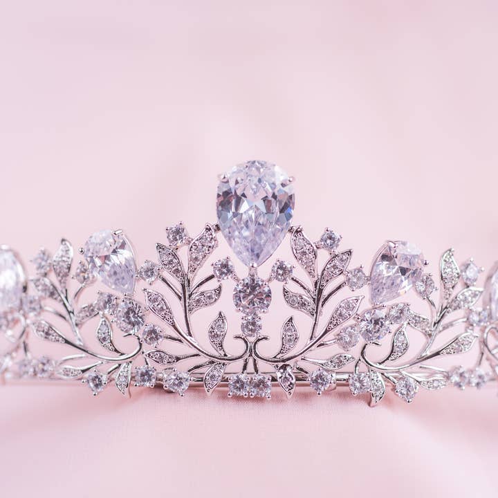 Savannah Zirkonia Tiara versilbert für den Großhandel von Sugarcane & Co.