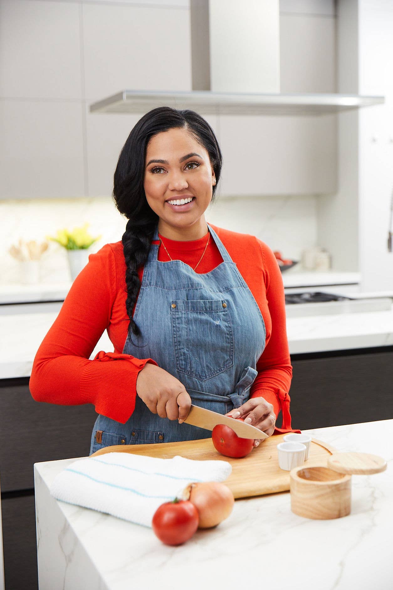 Denim Grembiule da adulto in denim di Ayesha Curry in vendita all'ingrosso su Faire3