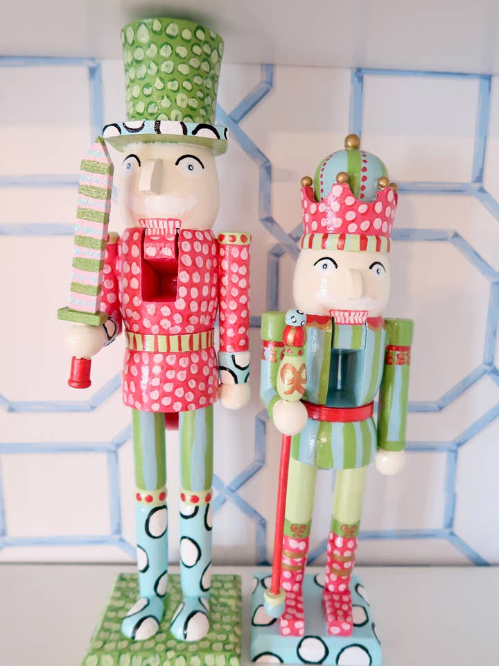 casse-noisette dépareillé joyeux pour la vente par millie b & co