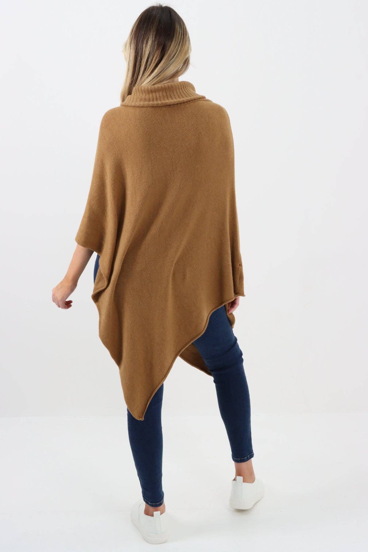 Miss Bold – Engroshandel Poncho - Dame – Italiensk strikket lagenlook poncho med stjernemønster og rullekrave5