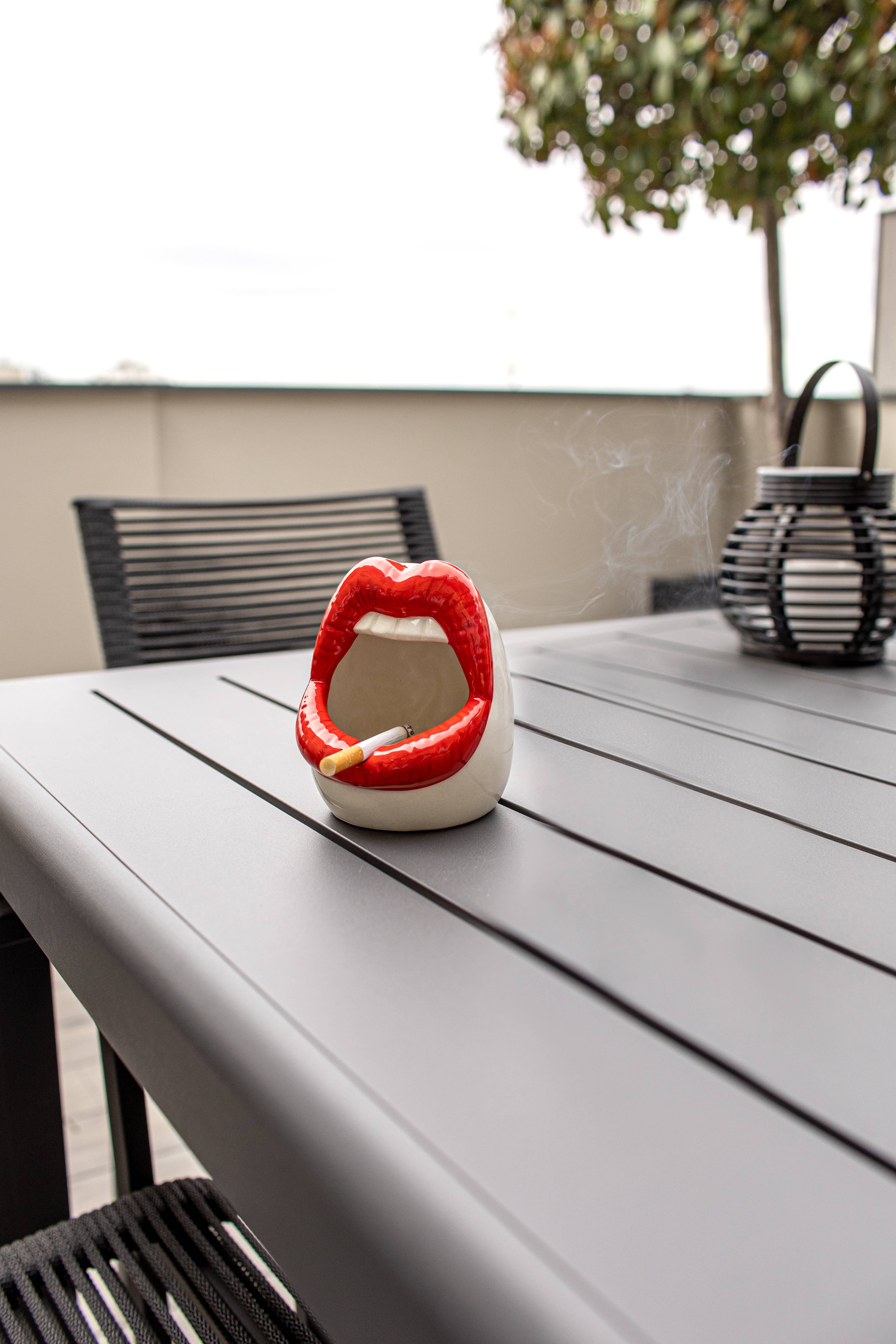 Fisura - Wholesale Ashtray - Ashtray “Lips” Red1