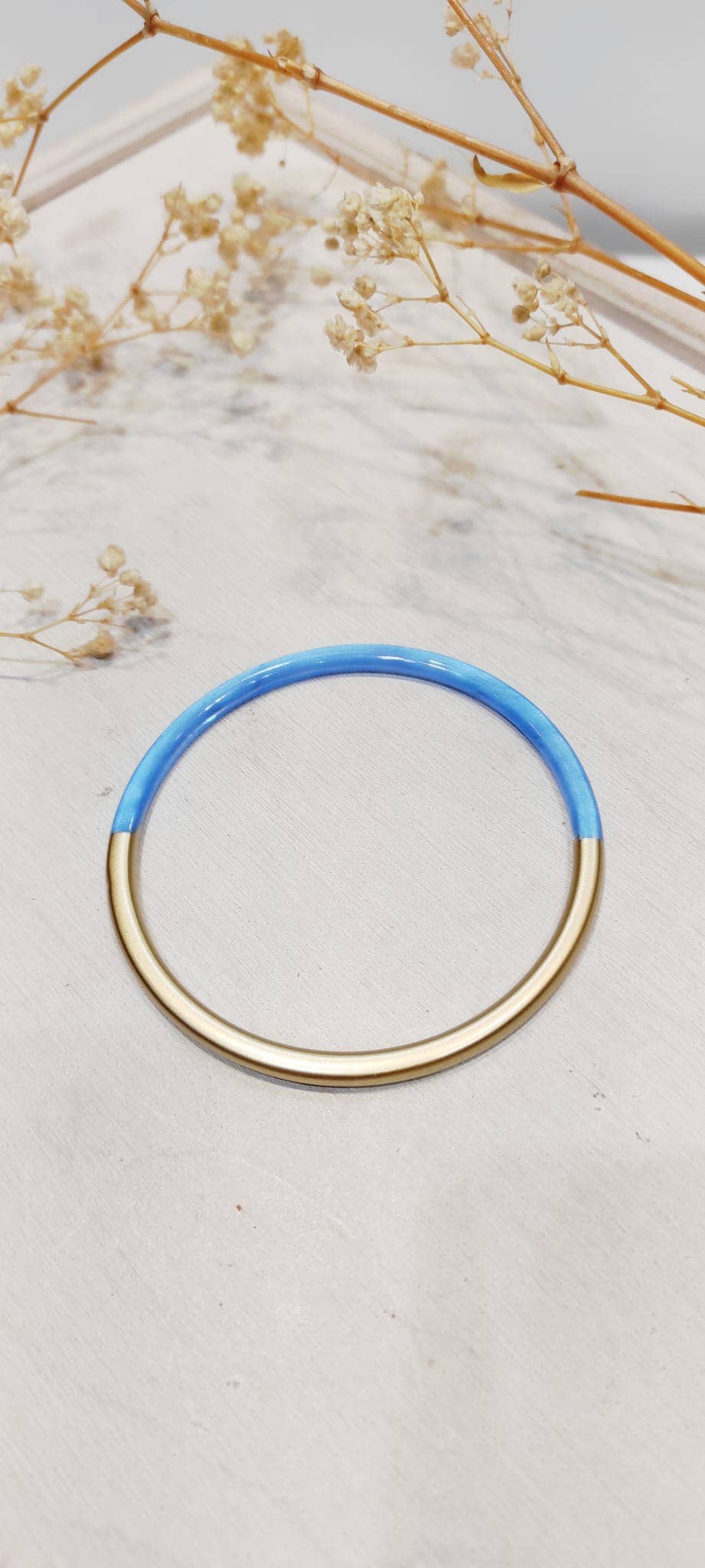 LOLO & YAYA – wholesale Manschettarmband – Milla stel armband i resin med pärlemorsglans2