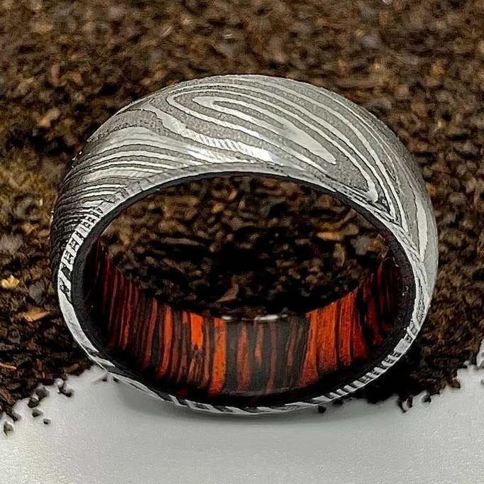 Eenvoudige Gedraaide Ring van Damaststaal voor wholesale door RustyStudioUSA