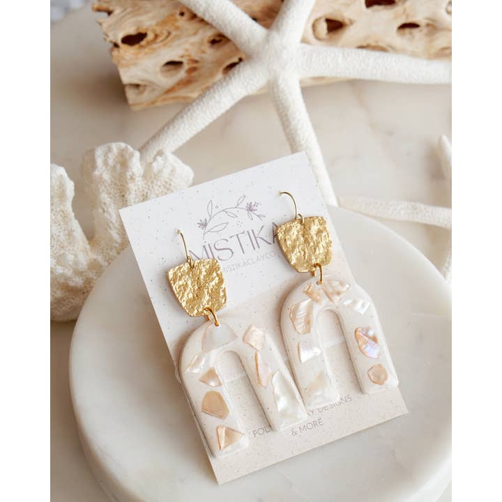 Brincos Clay | Brincos Conchas | The Seashell Collection por atacado de Mistika Studio
