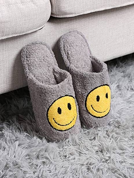 Funky Junque - Wholesale Slippers - Women's - Plush Slippers - Smiley Face - Grey2