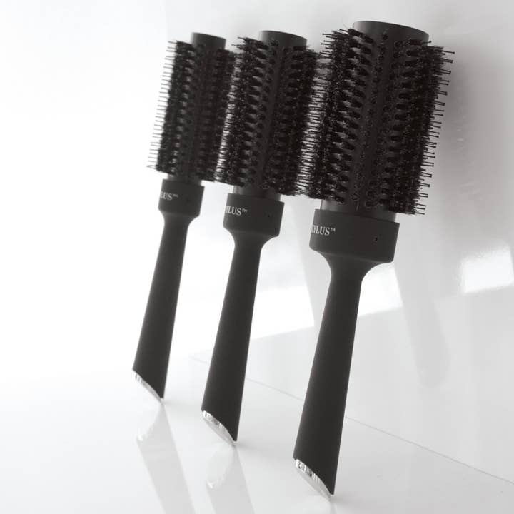 FHI Heat® - Vente Peigne/brosse à cheveux - Brosse soufflante en poils de sanglier en céramique — 1 1/2 po1