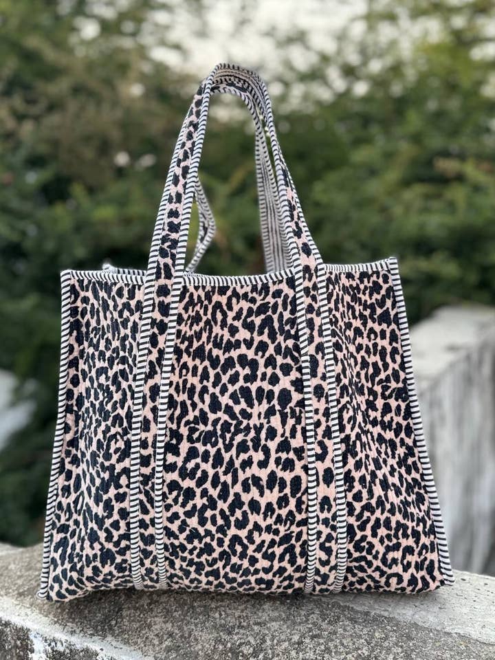 Samtgesteppt handgefertigte Hippie-Tragetasche für Damen Tragetaschen für den Großhandel von Bhawana Handicrafts