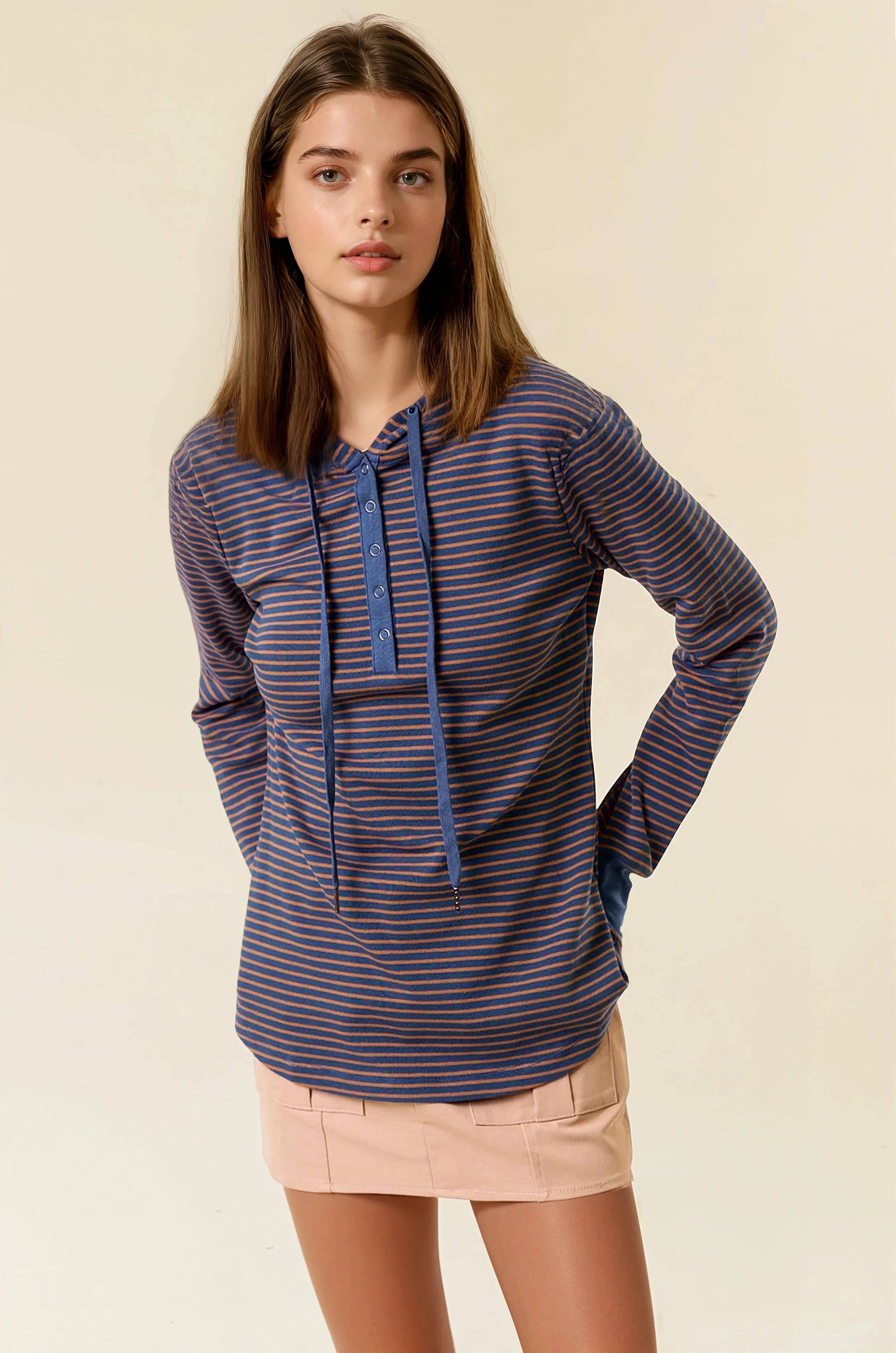 Doe and Rae – Engroshandel Hoodie – Kvinder – HENLEY RIBBET HÆTTE TOP - 43325T11