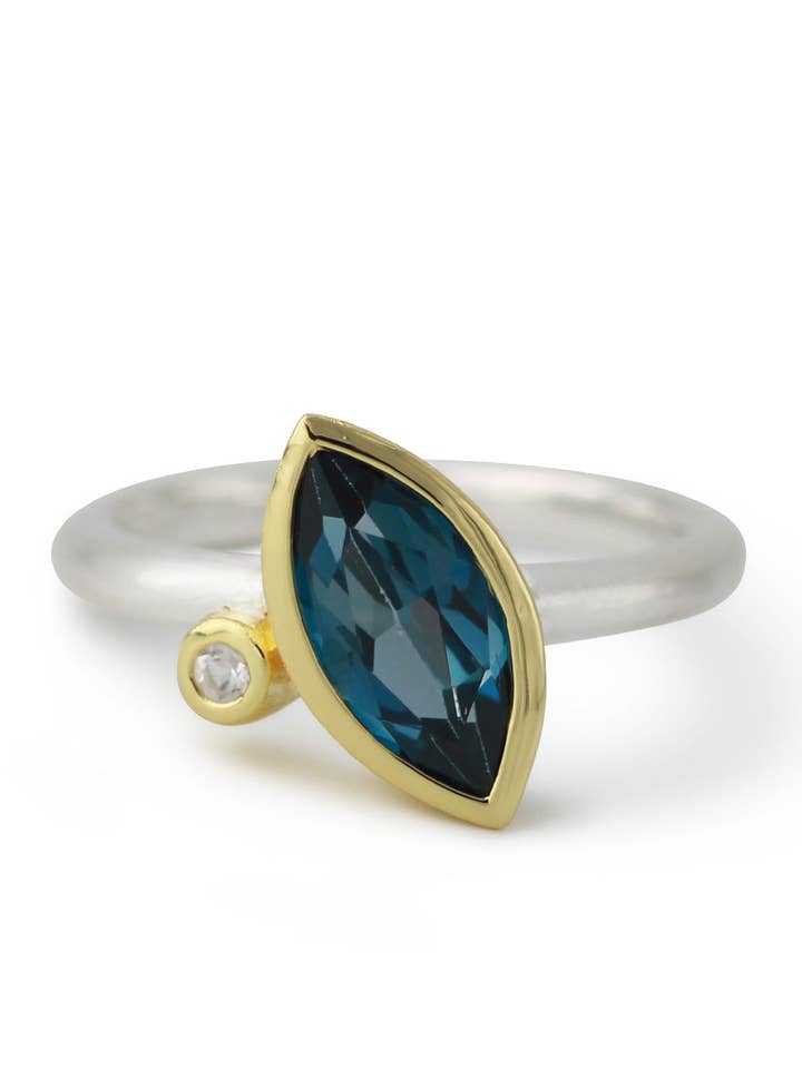 Bague en argent plaqué or jaune avec topaze London et cristal de roche pour la vente par Campur GmbH
