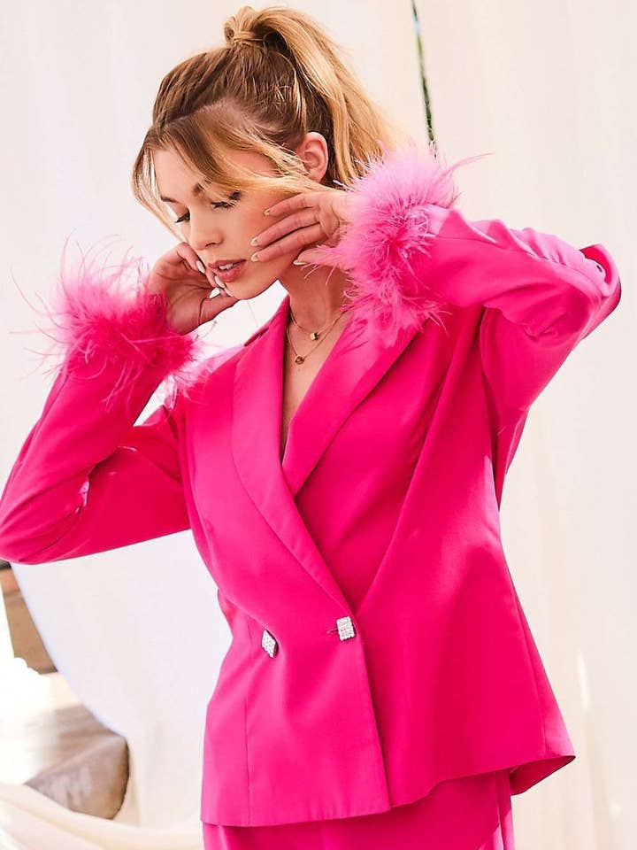 Main Strip - Wholesale Blazer - Women's - Notched Neck Pad Shoulders Feathers Solid Blazer0