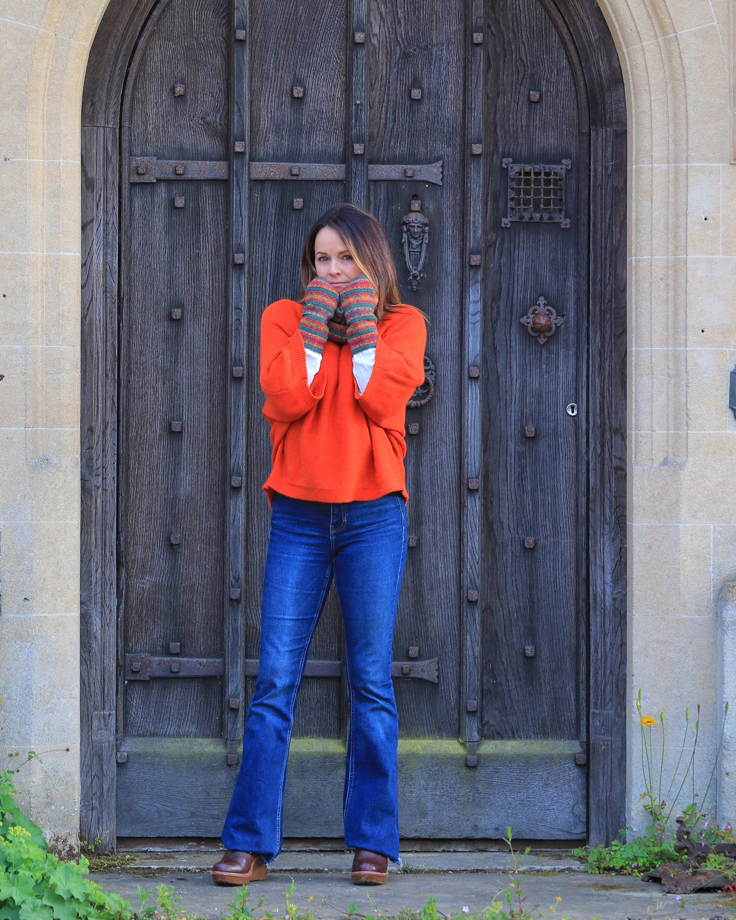 Cadenza Italy Ltd – wholesale Hand warmer – Cashmere Blend Fairisle Wrist Warmers4