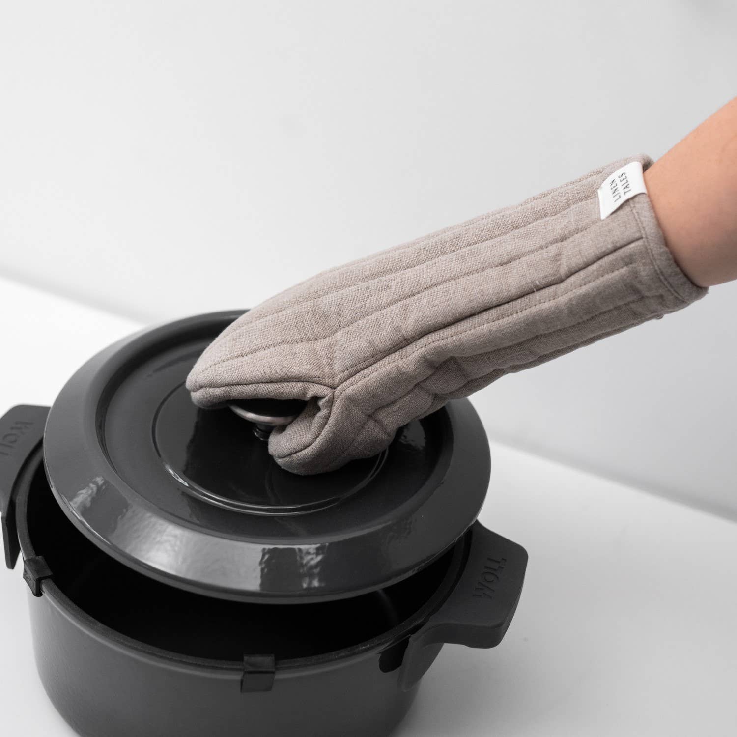 Linen Tales (We cover U.S. import duties) – wholesale Oven mitt/pot holder – Natural Linen Oven Mitt4