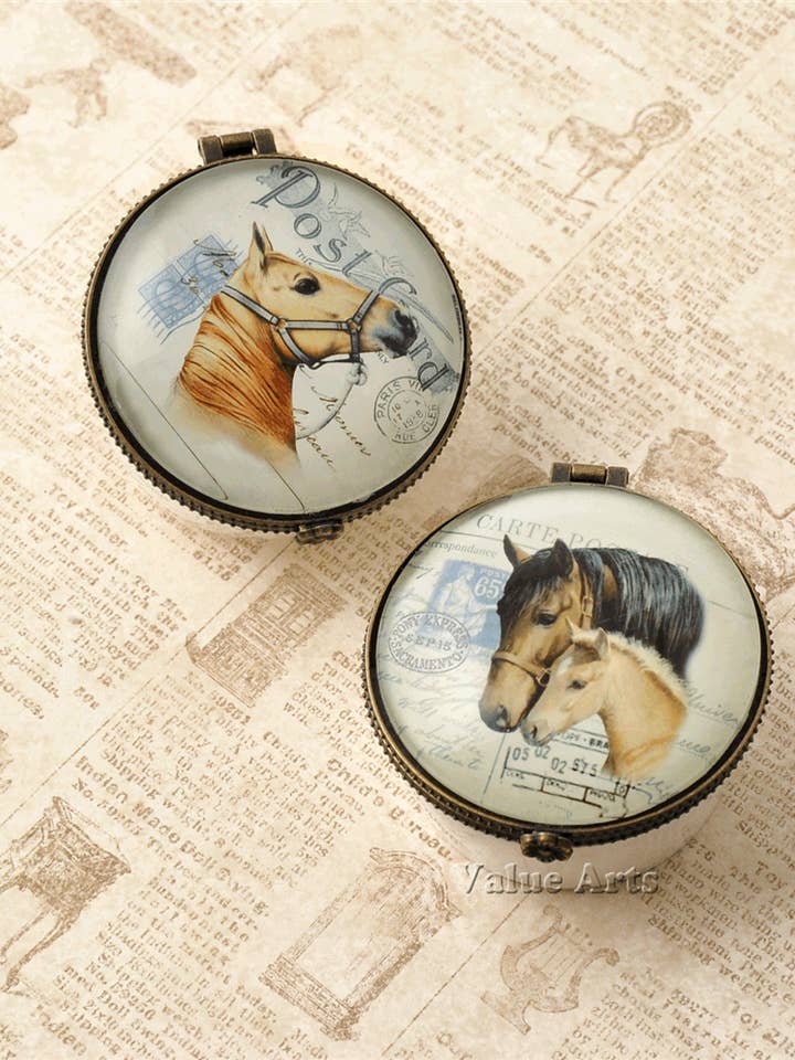 Boîte souvenir en céramique à motif de cheval pour la vente par Value Arts