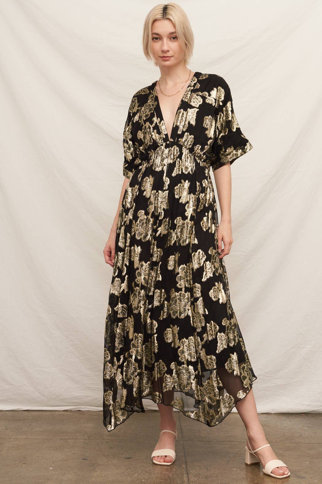 En Crème - Vente Robe – femme - Robe longue à manches kimono à col en V1