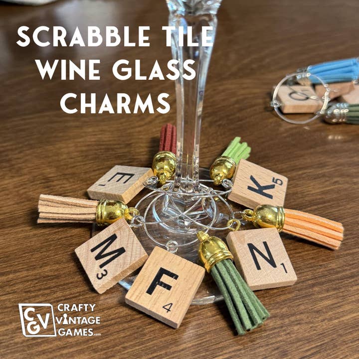 Ciondoli per Bicchieri a Forma di Tessere Scrabble per Serate di Gioco e Festività per la vendita all'ingrosso da parte di Crafty Vintage Games