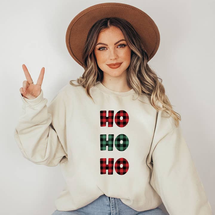 Buffalo Plaid Ho Ho Ho | Sweatshirt | Noël pour la vente par Olive And Ivory Wholesale