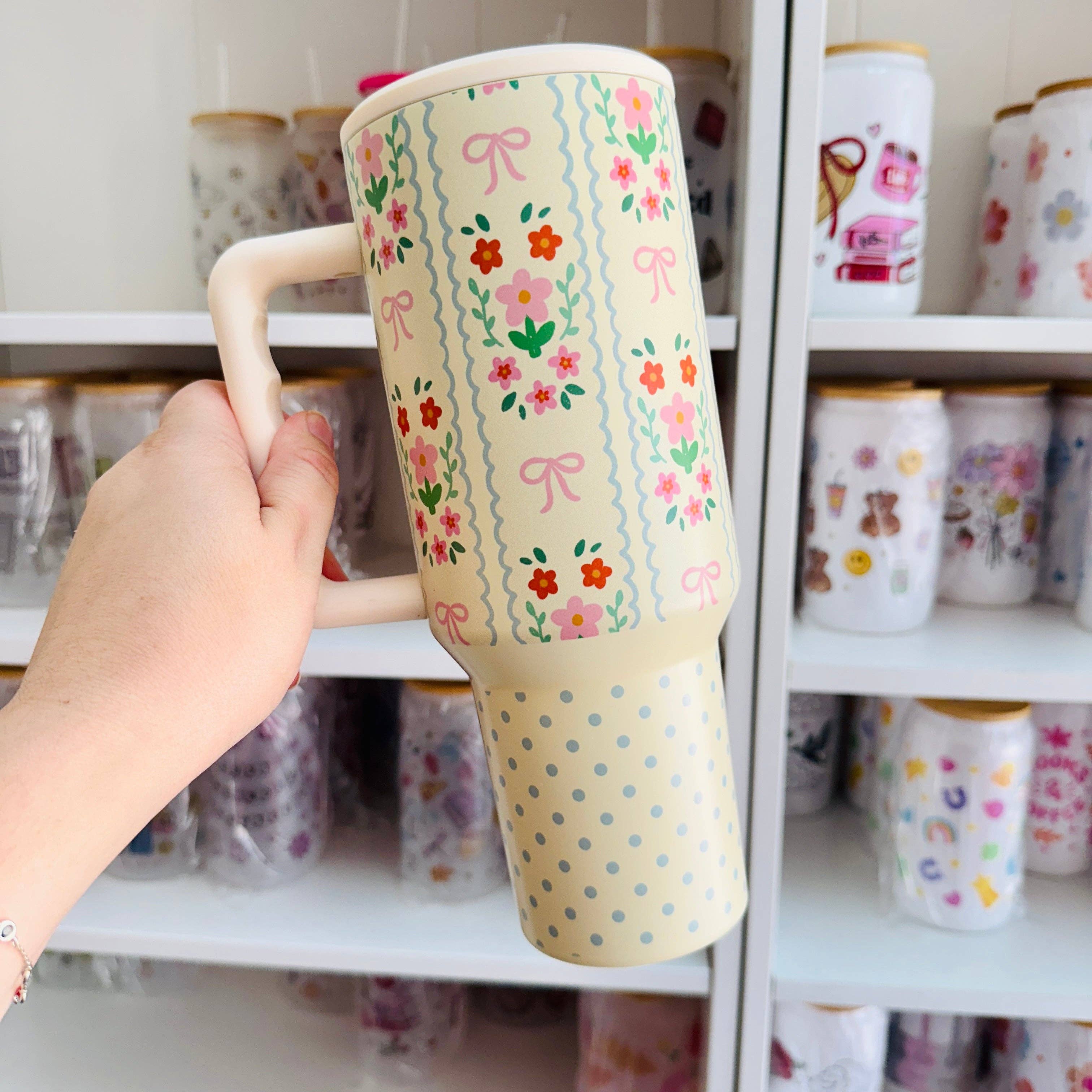Sonny Rising - Vendita all'ingrosso Bicchiere/tazza termica - Bicchiere da 40oz con coperchio e cannuccia, File di fiori estivi su crema3