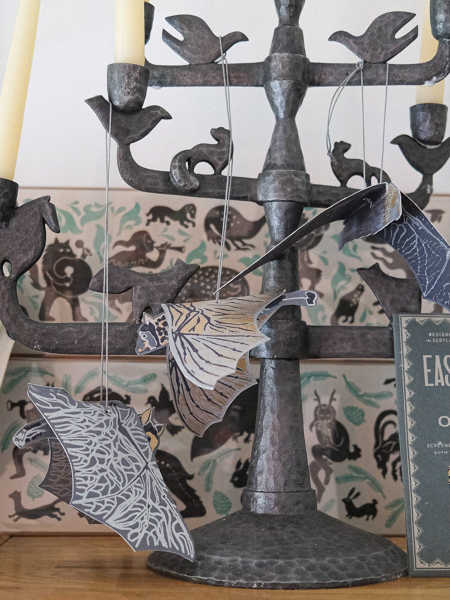 East End Press - Vendita all'ingrosso Set di decorazioni  - Ornamenti di carta per pipistrelli5