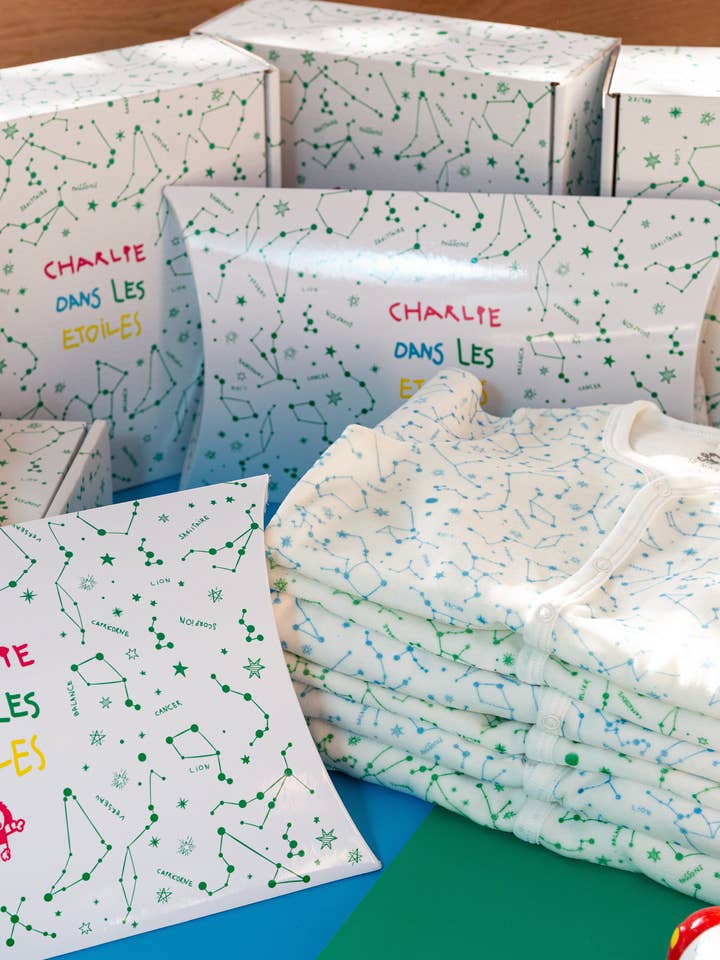 Pyjama Bleu Constellations pour la vente par charlie dans les étoiles