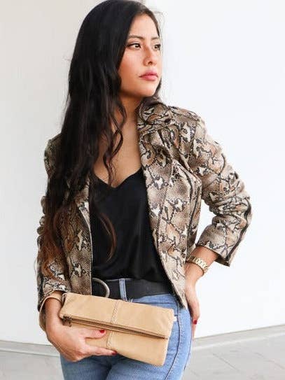 Pochette en cuir souple Luna | Camel | Précommande pour la vente par Cadelle Leather