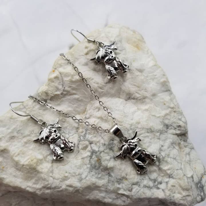The Pretty Jewellery - Wholesale Jewelry Set - Highland Cow Necklace and Earrings Set1