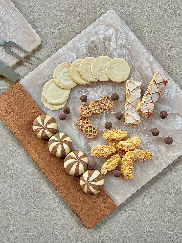 Ivory Resin & Wood Cheese Board for wholesale by Tiramisu