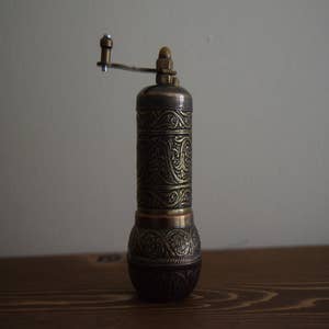 Purchase Wholesale salt pepper grinder. Free Returns & Net 60 Terms on Faire