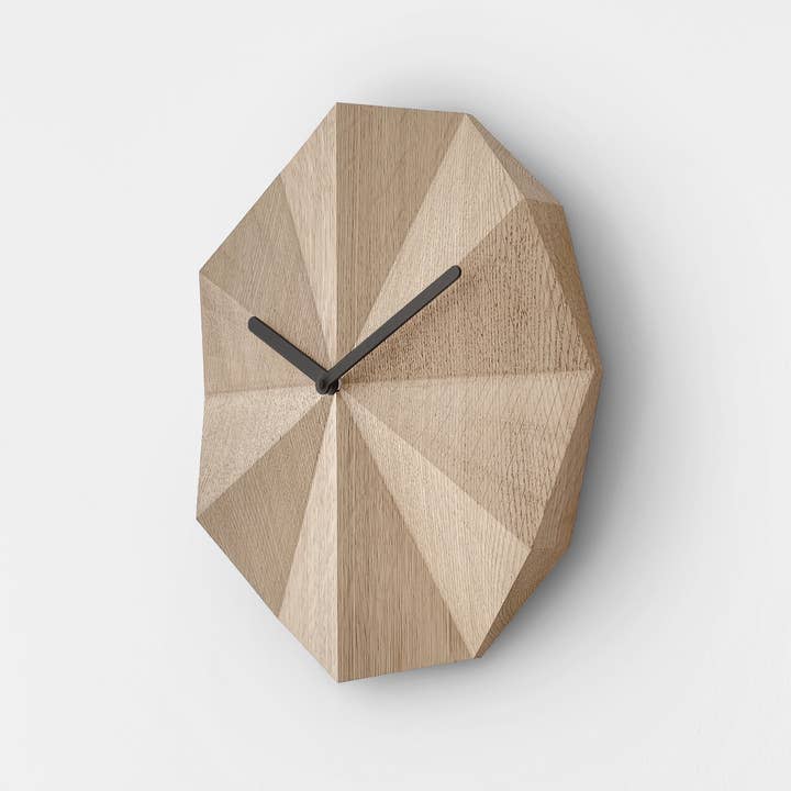Lawa Design – Engroshandel Vægur – Delta Clock Oak, moderne vægur i massivt træ