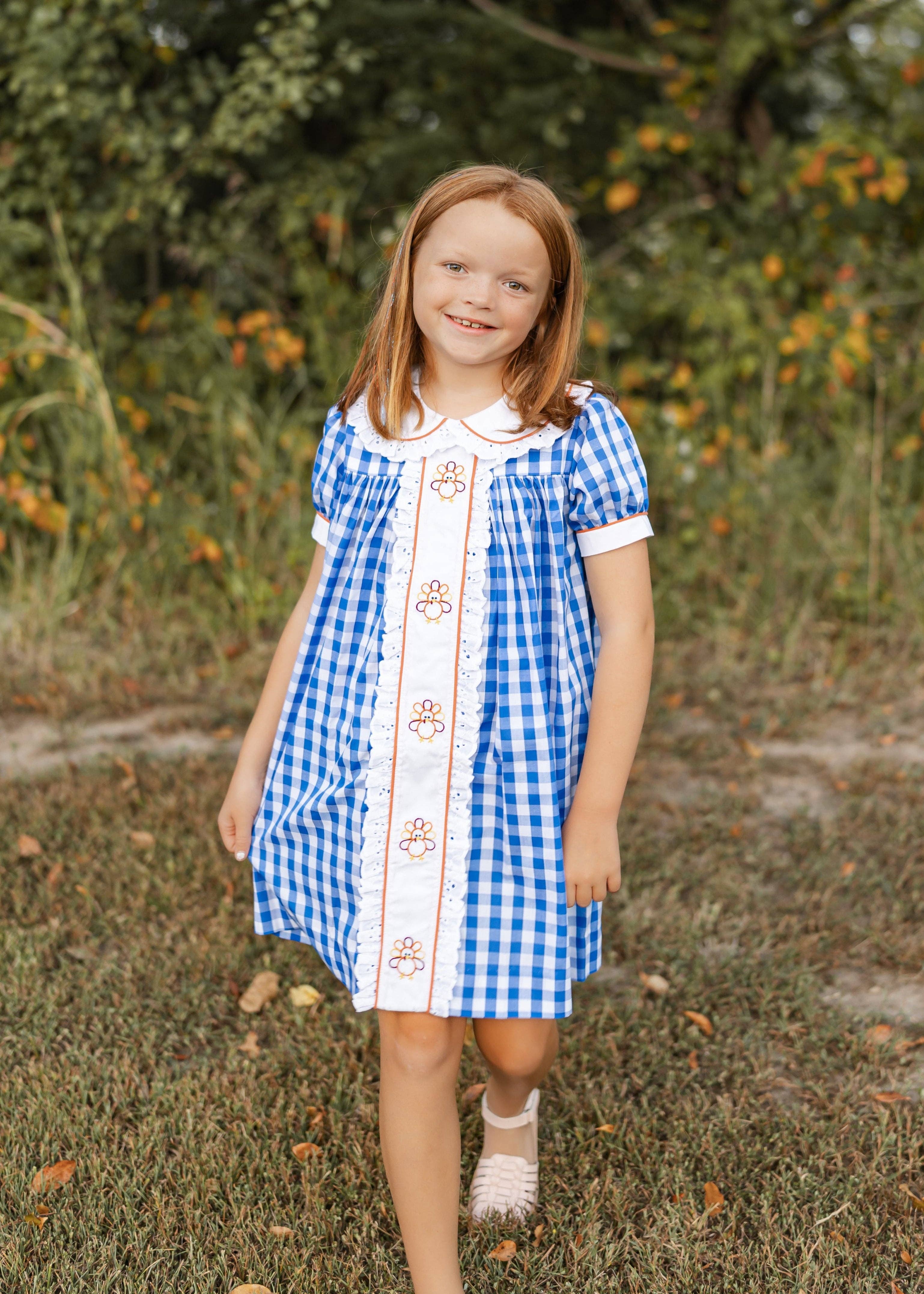 Posh Pickle - Vendita all'ingrosso Vestito - Bambini - Abito a trapezio Thankful Navy Gingham con ricamo in tacchino