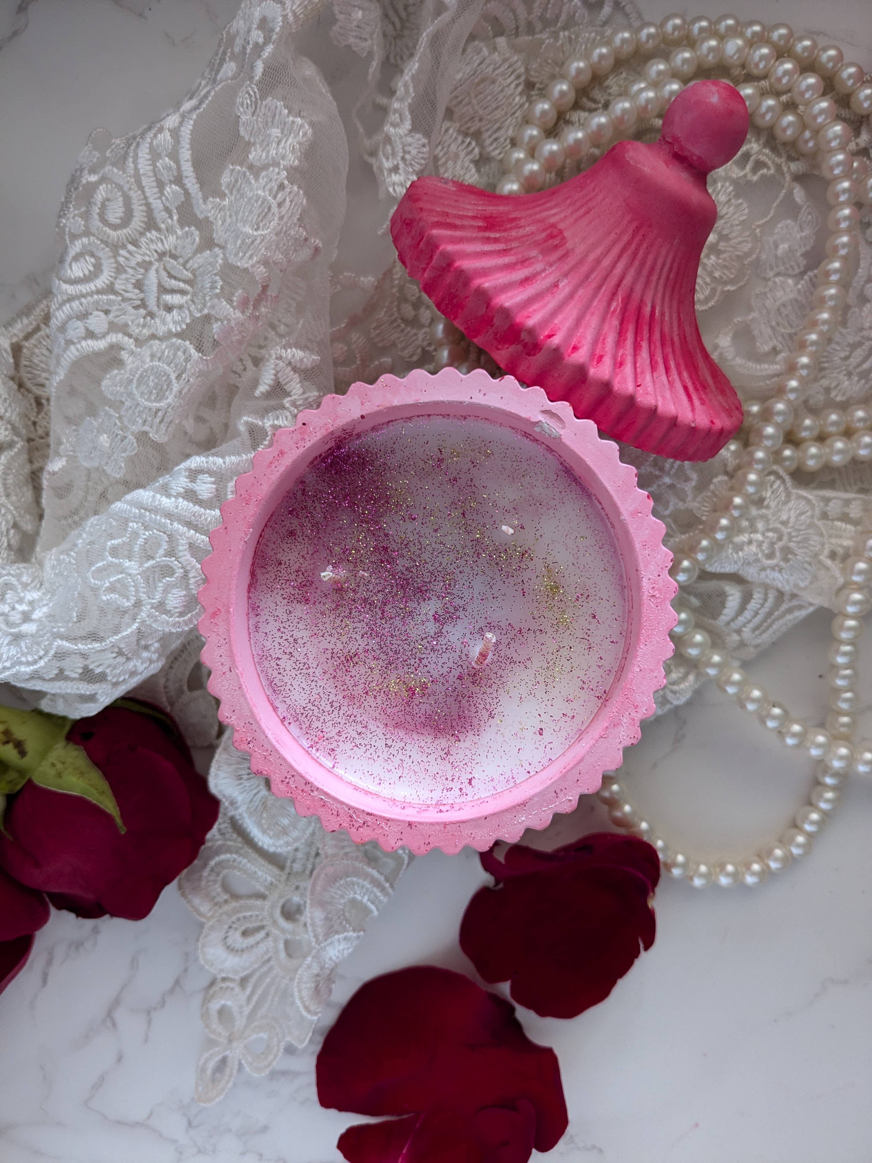 REMOVED BRAND – Engroshandel Glaslys – Southern Belle – Duftlys med rosenblade3