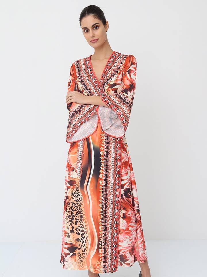 Lang kjole med leopardprint og broderet omslagskrave - 5011 for engroshandel hos Frime