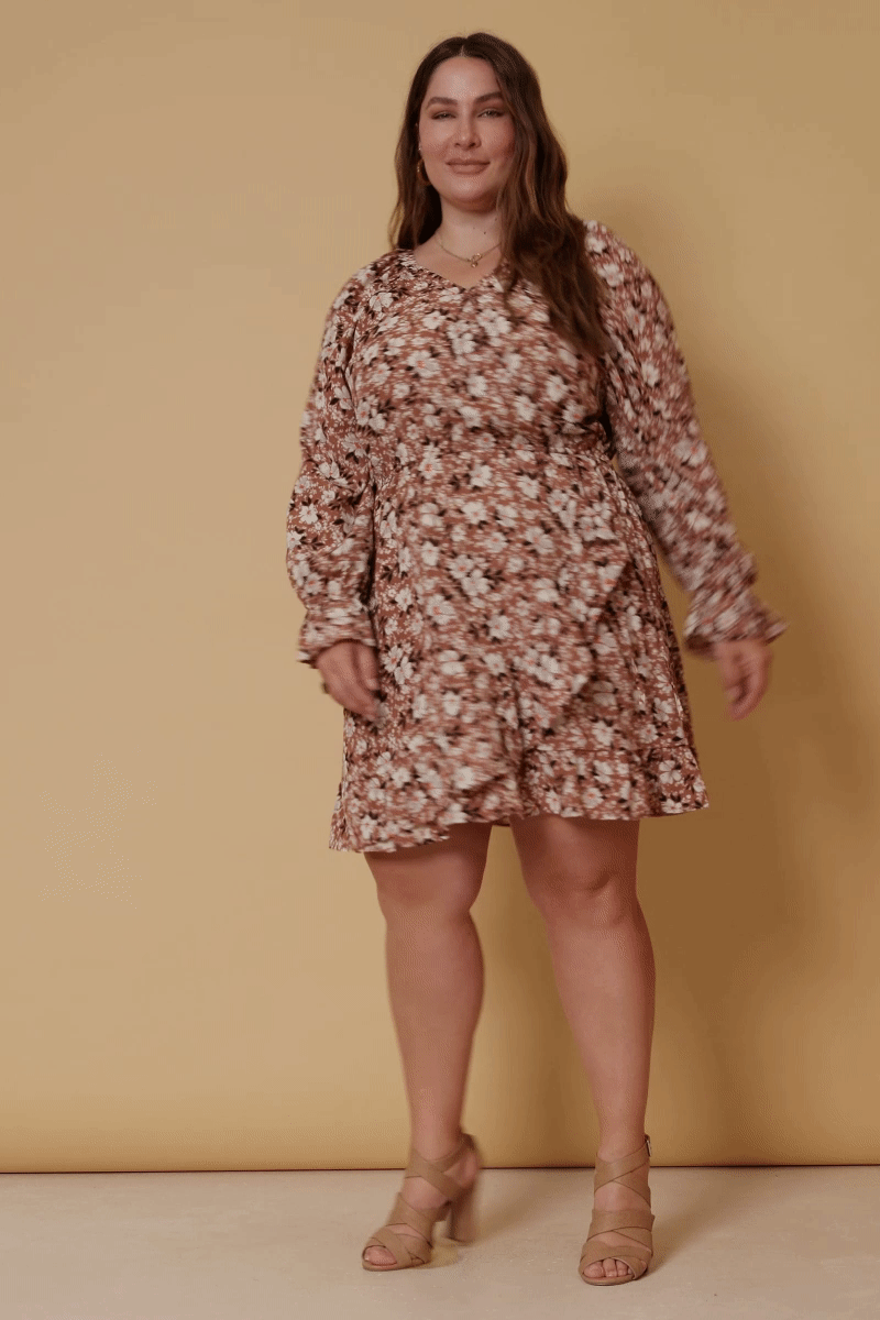 Hayden LA – Vestido - Mulher por atacado – Vestido feminino estampado floral com punho apertado1