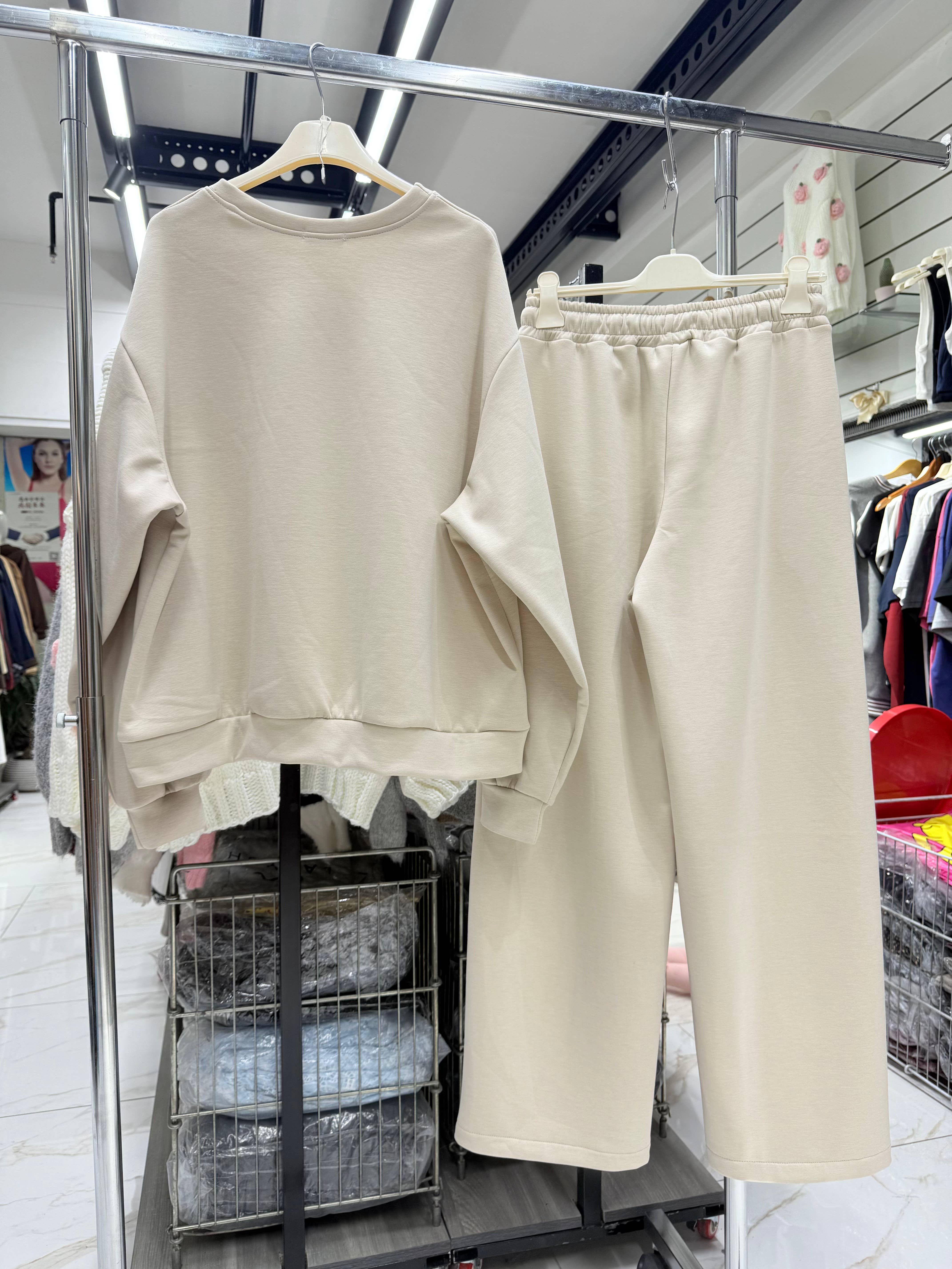 Chilli Girl Collection - Wholesale Activewear Set - Women's - Oversize fleeced sweatshirt and balloon sweatpants set  7