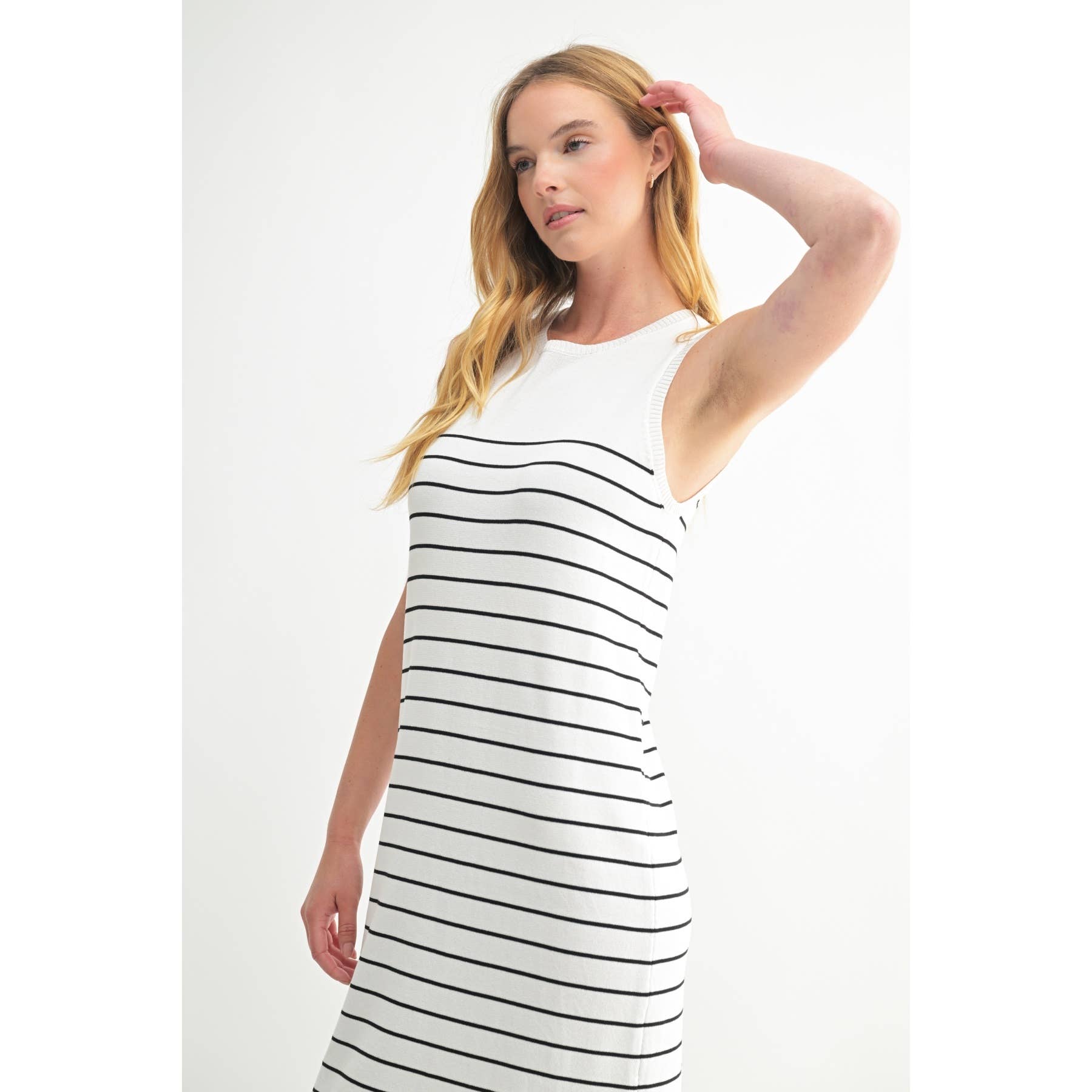 FUN2FUN - Vendita all'ingrosso Vestito - Donna - Abito midi senza maniche a righe con scollo rotondo.22